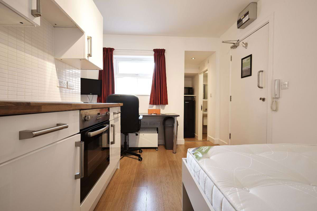 Flat 2, 18 Lancaster