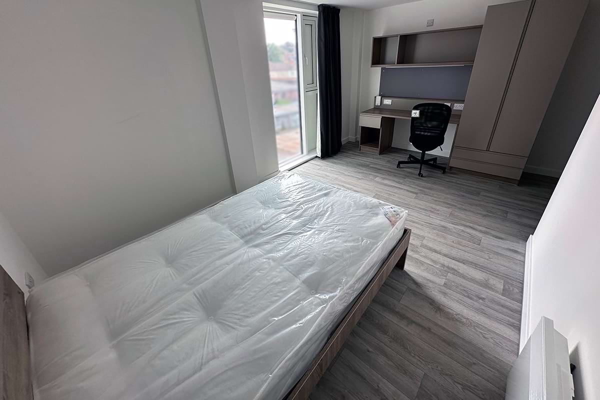 Large En-suite Room Reverse Angle