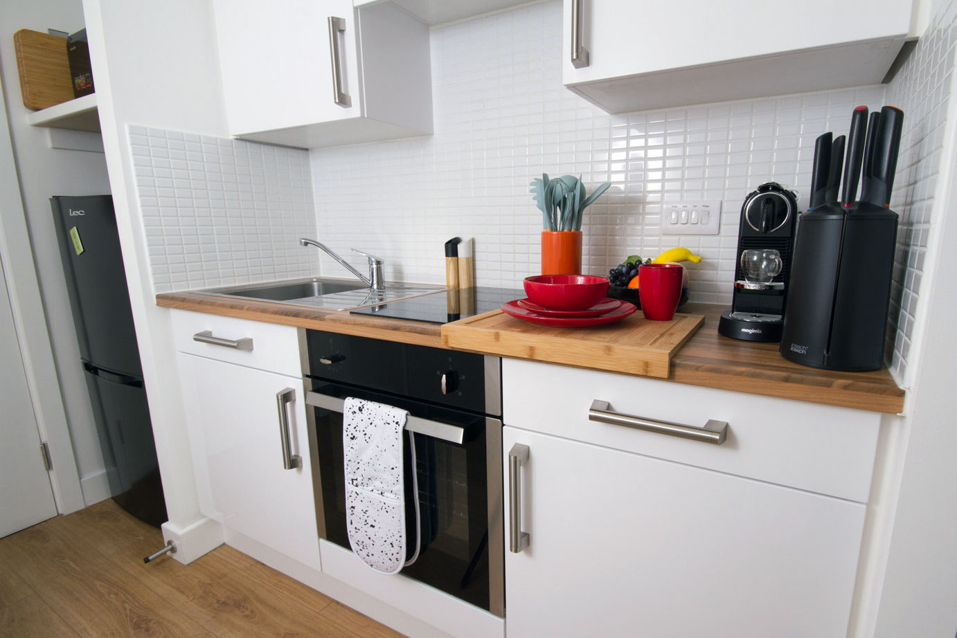 Cooker, cupboards, sink and kettle in an Upper Deluxe Studio