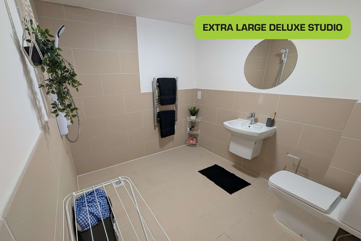 Extra Large Deluxe Studio Block B bathroom