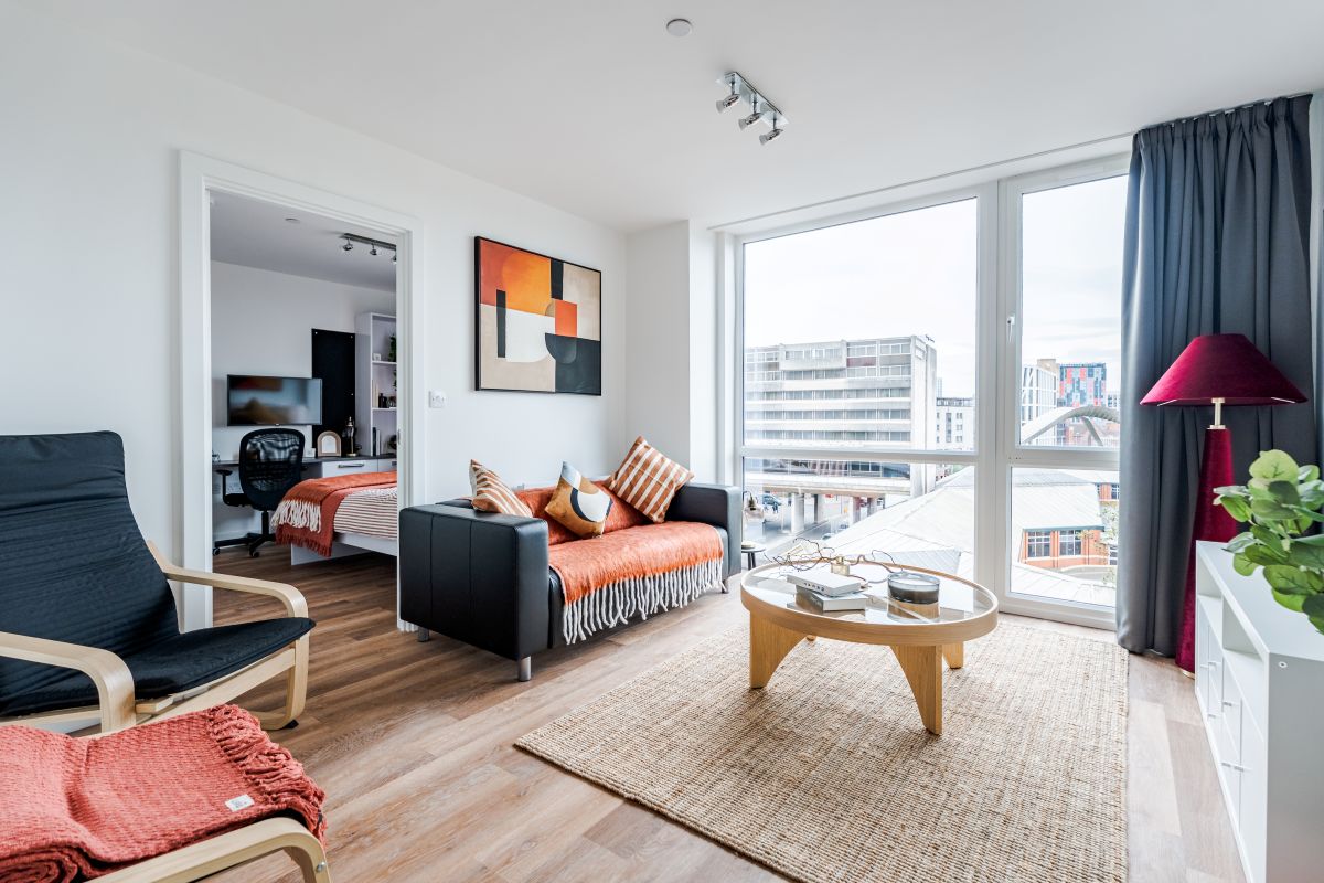 2 bedroom apartment at fairfax street blocks e-g