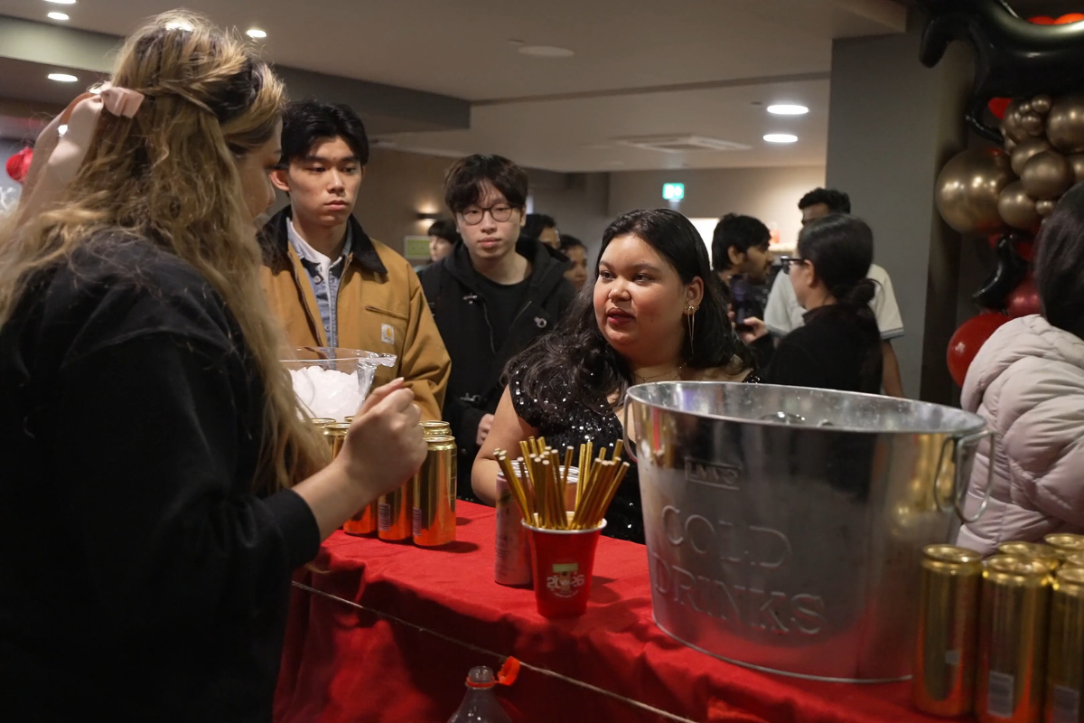 微醺前的等待时刻