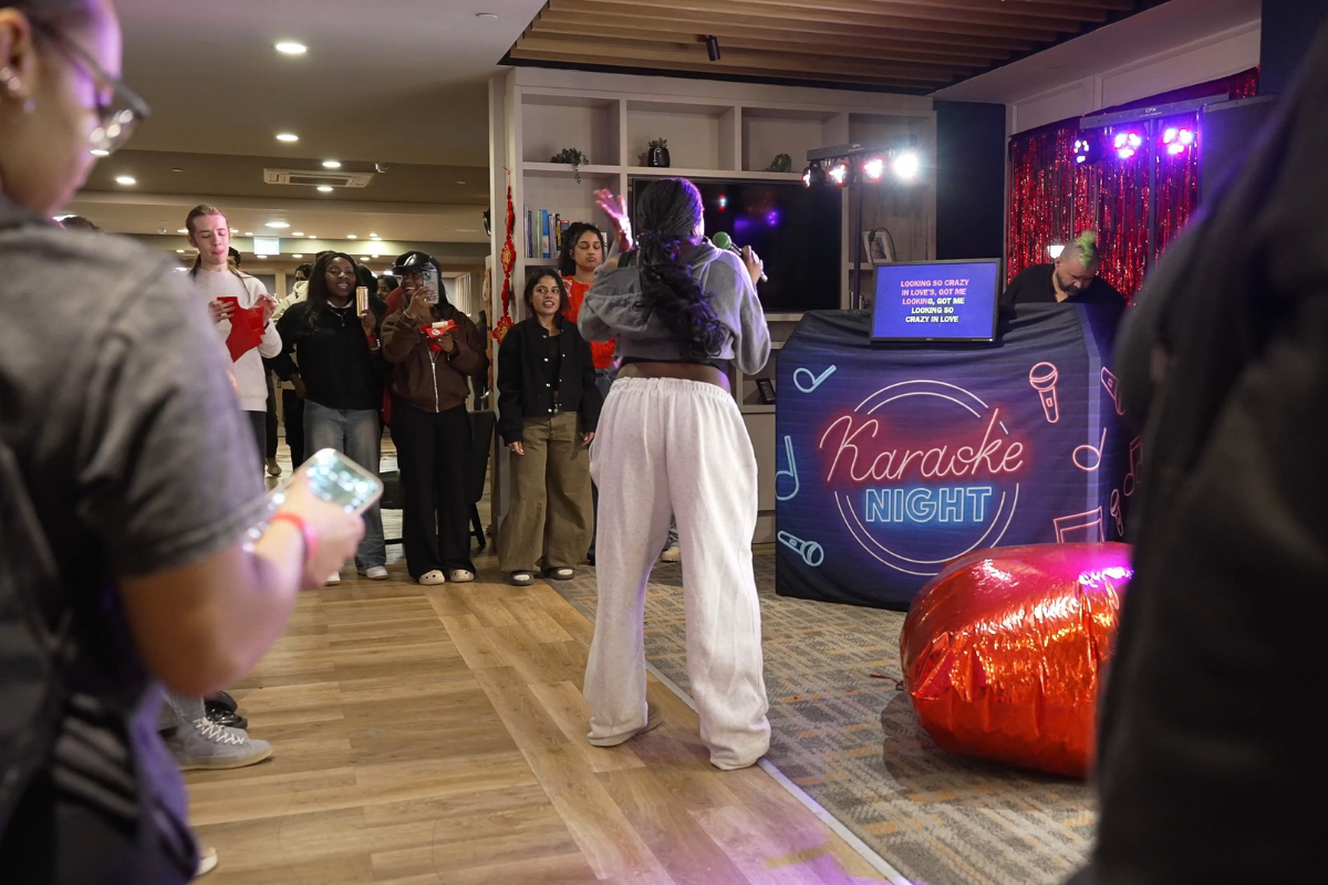 镜头和歌声一刻都没停过