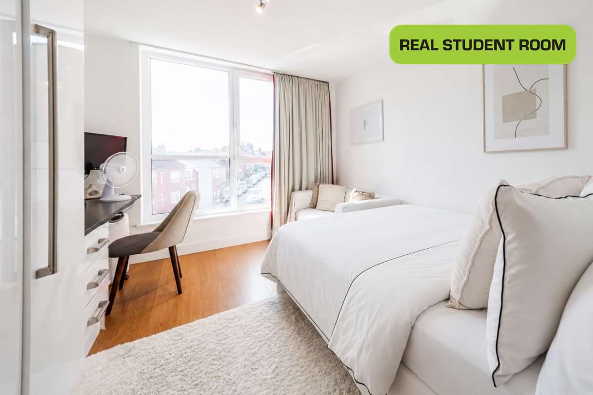 Silver City Studio, Floor 1 - Room E32
