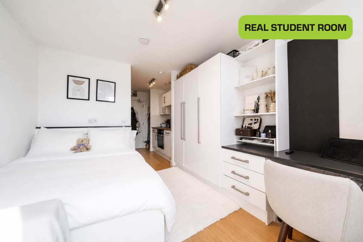 Silver City Studio, Floor 1 - Room E32